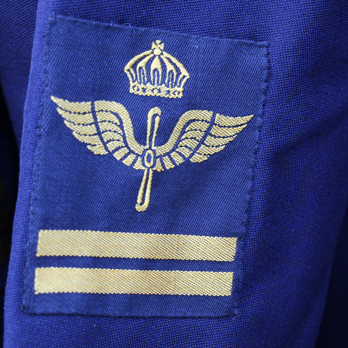Flygvapnets permissionsrock m/30 med befälsmärke